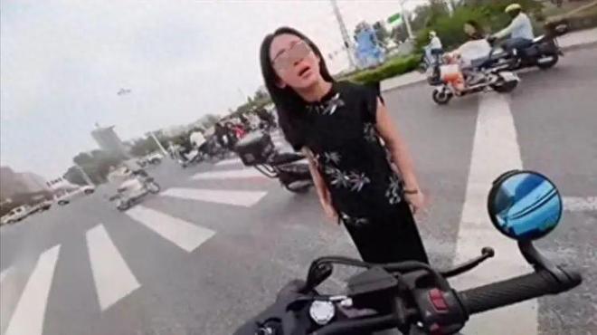 冲突后续：女司机气到流产公布完整行车记录仪j9九游会俱乐部登录入口河北女司机与骑手(图15)